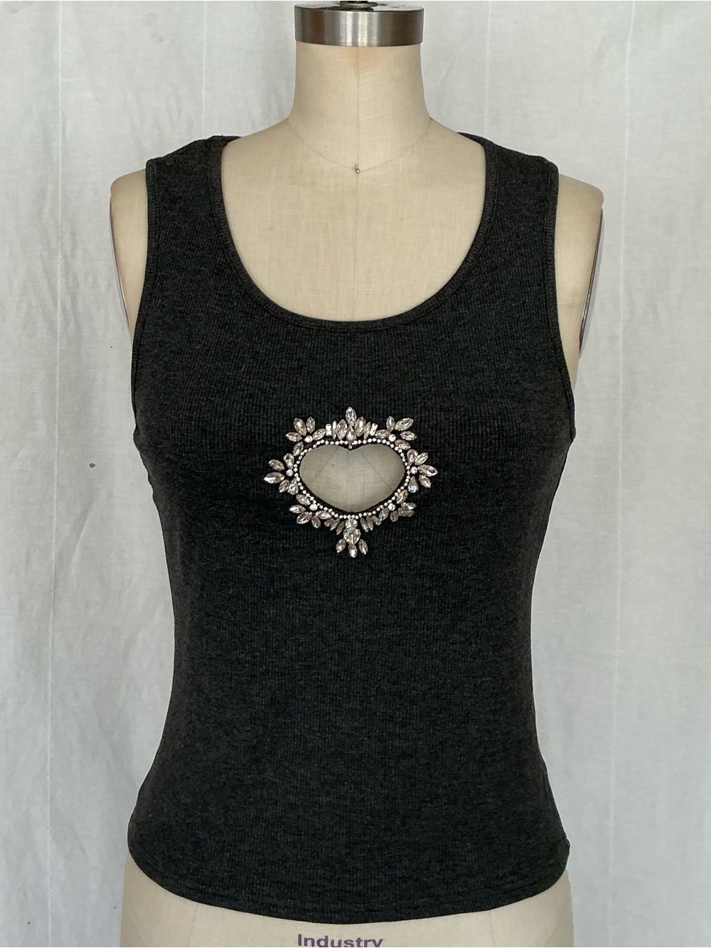 Embellished Heart Cutout Tank Top in Dark Gray